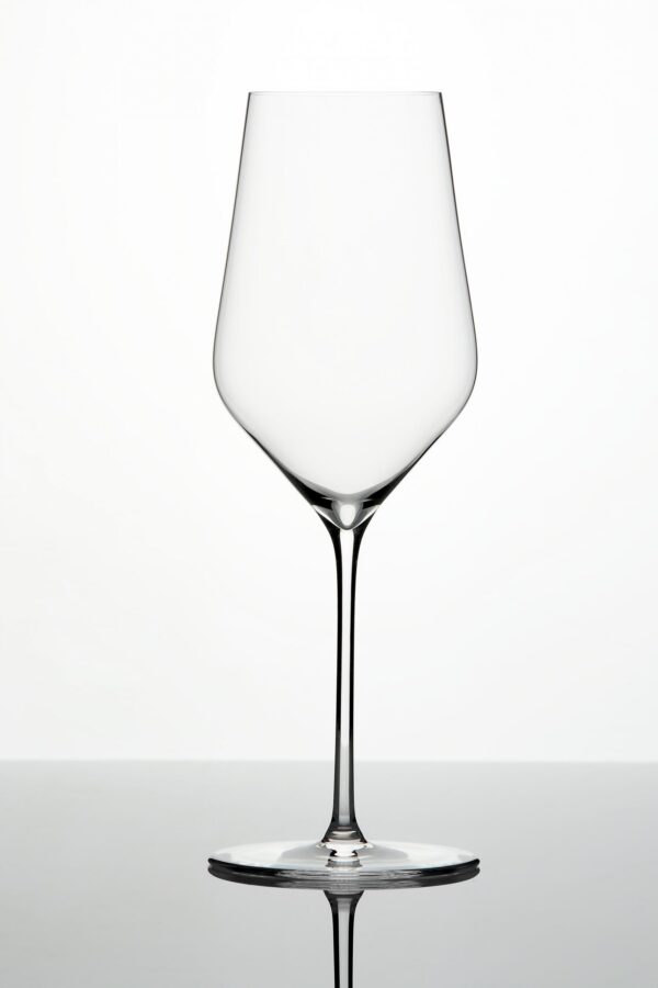 Verre à vin blanc Zalto en cristal soufflé bouche, conçu pour révéler l’élégance et la finesse des vins blancs expressifs.