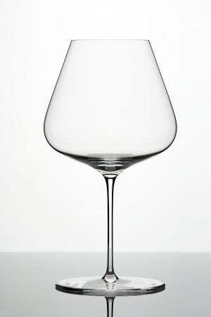 Verre Bourgogne Zalto en cristal soufflé bouche, conçu pour vins rouges puissants et expressifs comme Barolo, Pinot noir et Amarone.